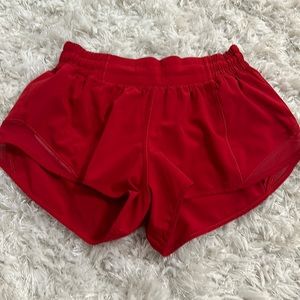 Lululemon shorts, hottie hot